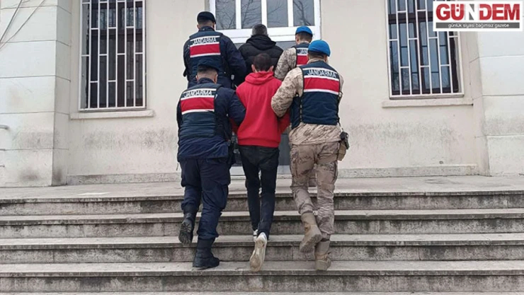 Ormanlık alanda kaçarken yakalandılar