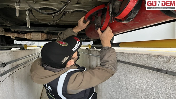 Otomobilde 19 kilo 692 gram esrar ele geçirildi