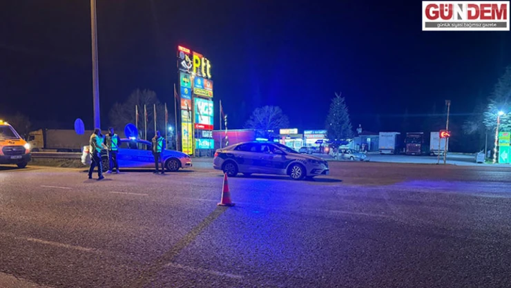Otomobille motosikletin çarpışması güvenlik kamerasına yansıdı
