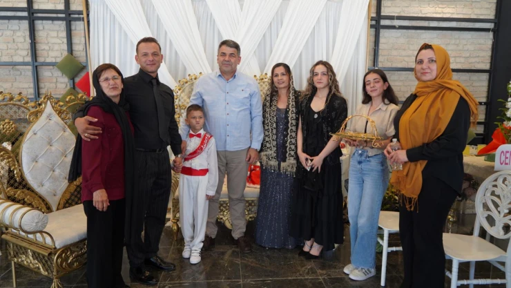 Sakin ailesinin mutlu günü