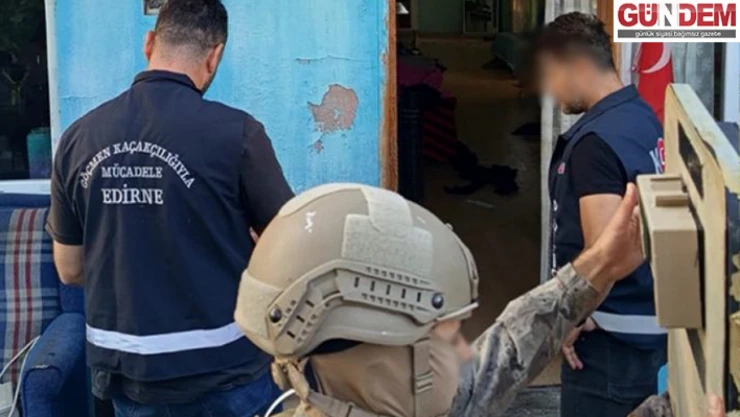 Saklandığı evde yakalanan göçmen kaçakçısı tutuklandı