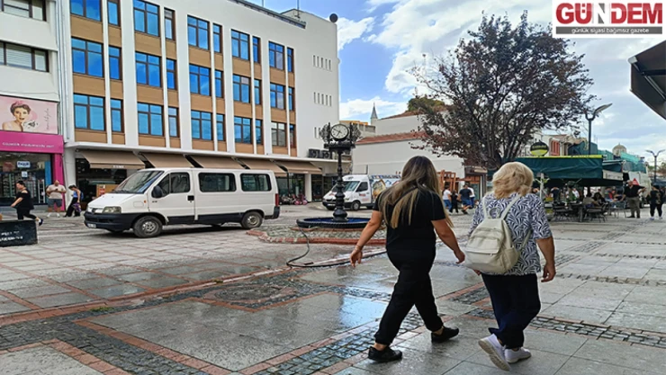 Saraçlar Caddesi'nde kanalizasyon tepkisi: 'Turistler burunlarını tutarak geçiyor'