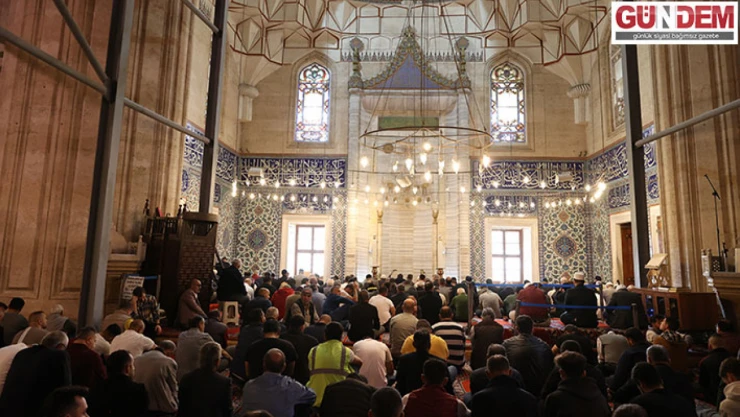 Selimiye Camisi'nde ramazanın son cuması kılındı