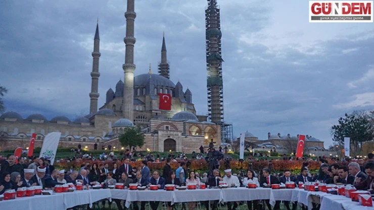 Selimiye gölgesinde 5 bin kişilik iftar