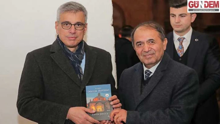 Şengül, romanını Bakan Memişoğlu'na takdim etti