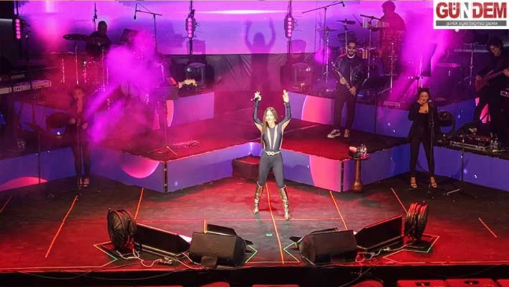 Simge Sağın İpsala'da konser verdi