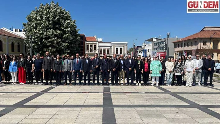 Sinici, 'Gençler bil ülkenin geleceğidir'