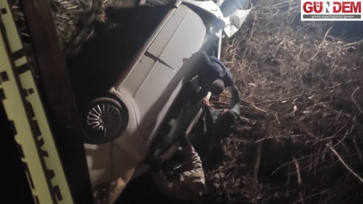 Sis nedeniyle kaza yapan araçta 3'ü çocuk 5 kişi yaralandı
