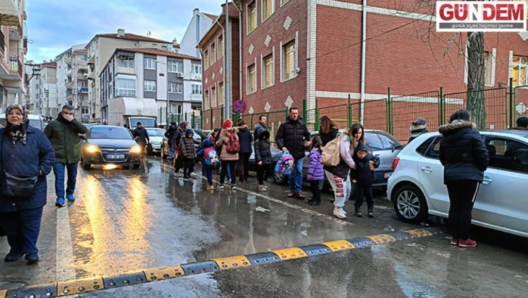 Su patlağı öğrencilere zor anlar yaşattı