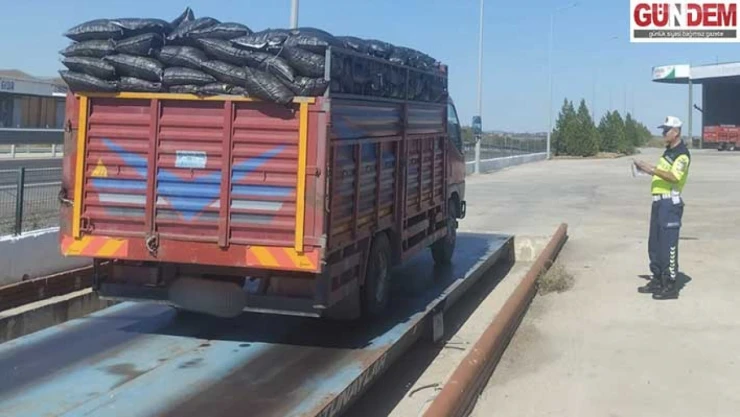 Taşıma sınırını aşan kamyon sürücüsüne 51 bin 26 lira ceza