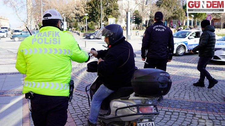 Trafiğe kapalı caddede motosikletlilere yönelik denetim