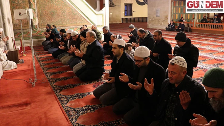 Trakya'daki camilerde şehitler için dua edildi