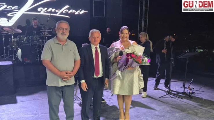 Tuğçe Kandemir İpsala'da konser verdi