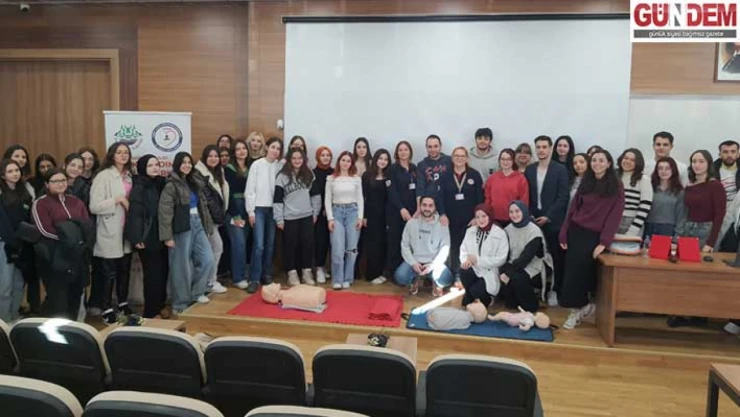 Üniversite öğrencilerine hem teorik, hem uygulamalı eğitim