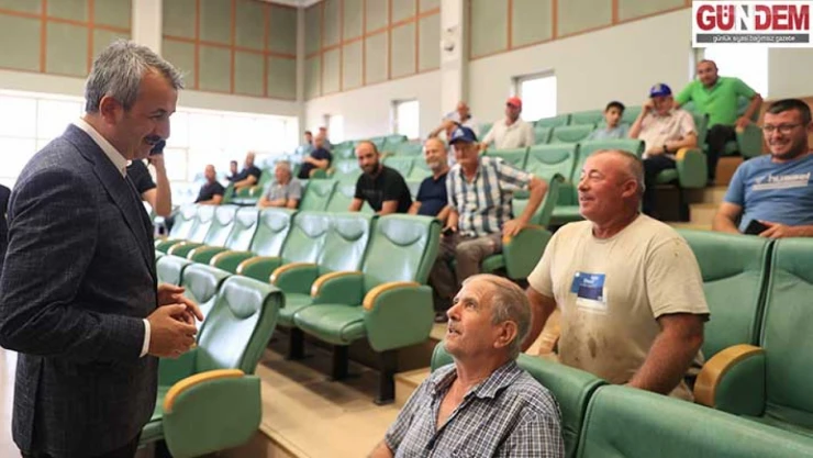 Vali Sezer, çiftçilerin buğday satış seansı heyecanına ortak oldu