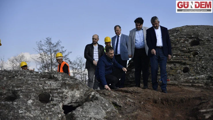Vali Sezer, Gazi Mihal Hamamı'ndaki çalışmaları inceledi
