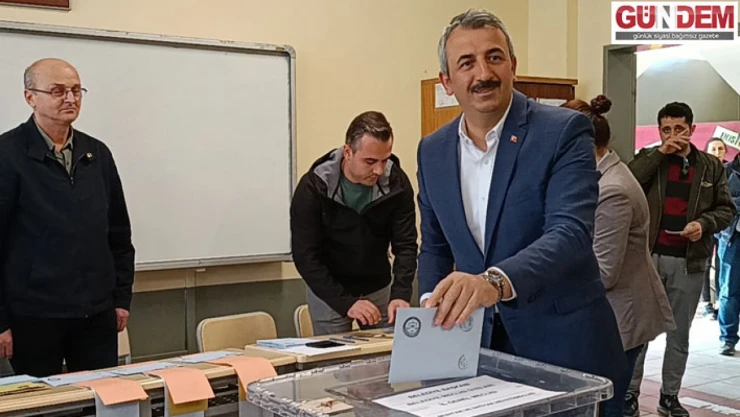 Vali Sezer ve eşi sandık başına gitti