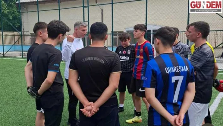 Yankaya öğrencilerle bir araya geldi