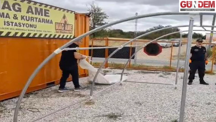 Yeni üyelere çadır kurulum eğitimi