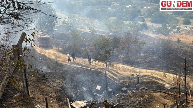 Yıldırım Mahallesi'nde yangın itfaiye evlere sıçramadan söndürdü