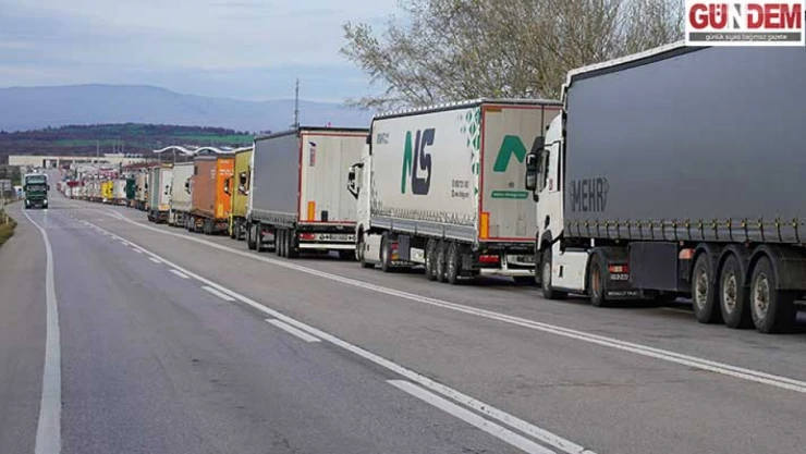 Yunanistan'daki çiftçi eylemi tır trafiğini kilitledi