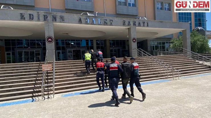 Yurt dışına kaçmaya çalışan 3 firari hükümlü yakalandı