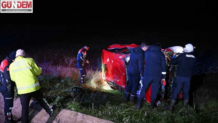 Direksiyon hakimiyetini kaybetti otomobil devrildi