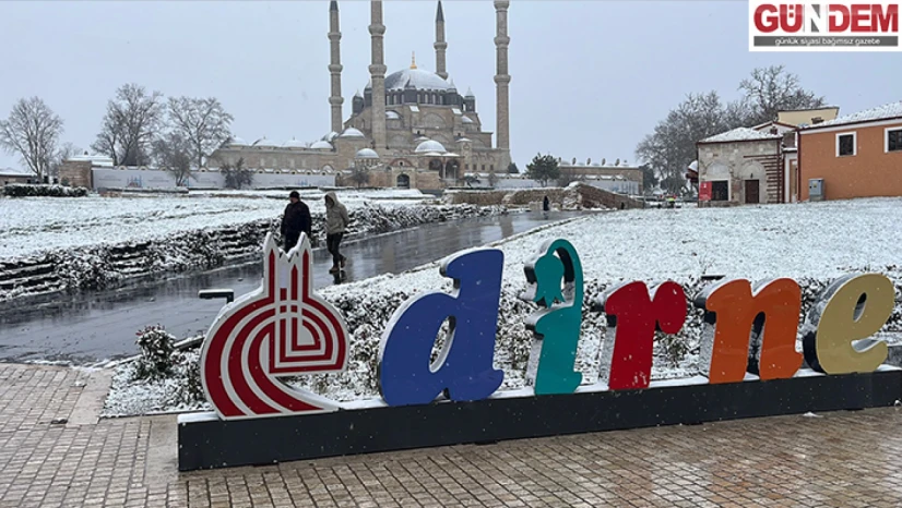 Edirne'de kar yağışı etkili oldu, kent beyaza büründü