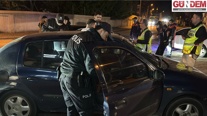 Edirne'de polis ekiplerince asayiş ve trafik denetimi gerçekleştirildi.