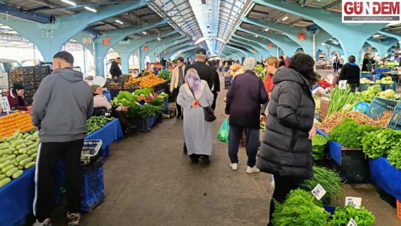 Edirneliler kışlık alışveriş için pazara koştu