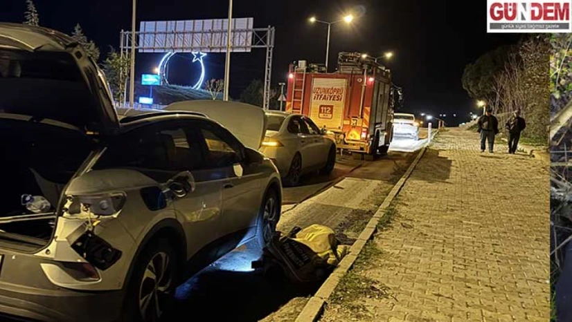 Elektrikli araçla tırdan yola düşen demir parçasına çarptı