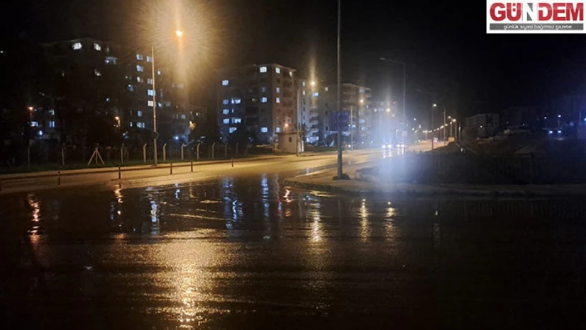 Fatih Mahallesi'nde altyapı arızası: Yollar suyla kaplandı