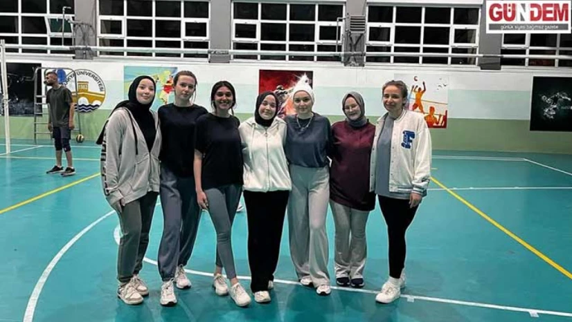 Genç Yeşilay voleybol etkinliğinde bir araya geldi