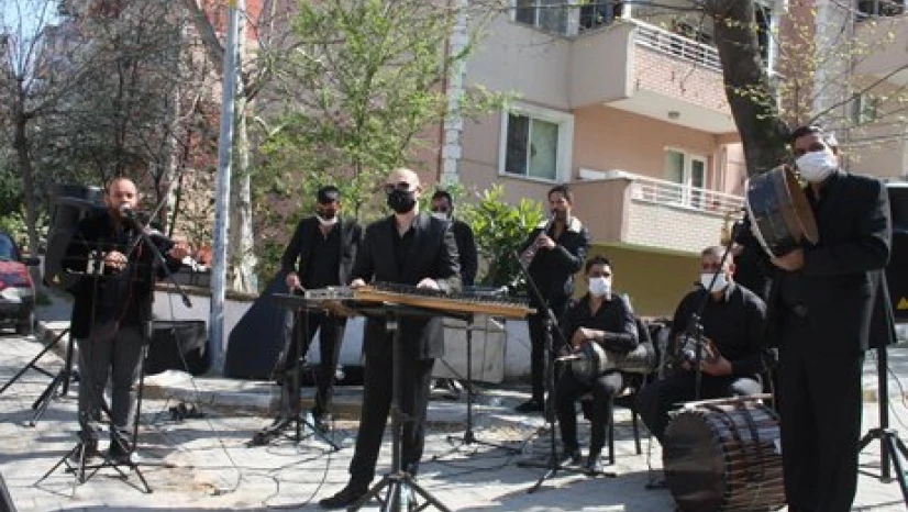 Sokakta mini konser