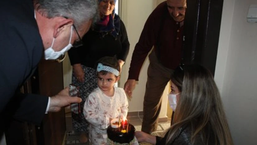 Sağlıkçı anneden doğum günü sürprizi