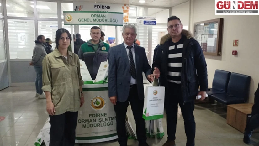 İşlem yaptıranlara fidan hediye edildi