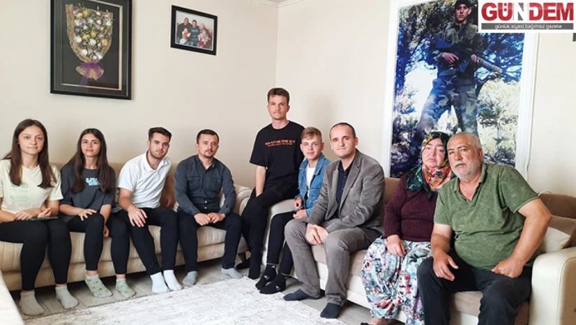 Öğrenci ve öğretmenler şehit ailesiyle bir araya geldi