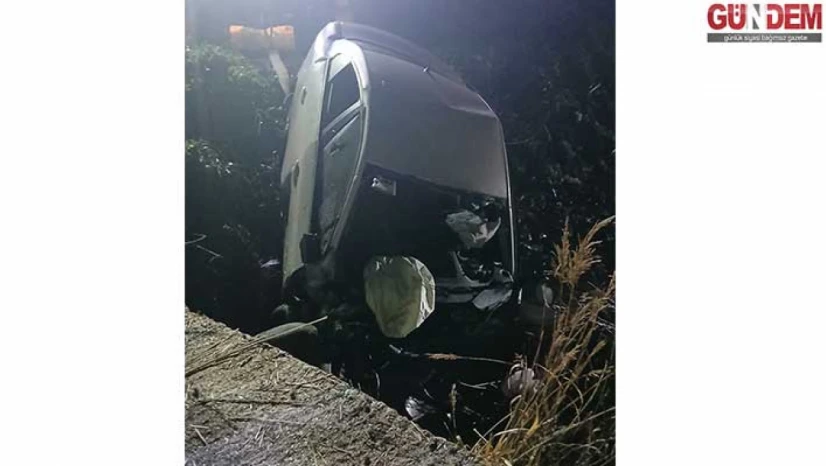 Şarampole devrilen otomobildeki 2 kişi öldü