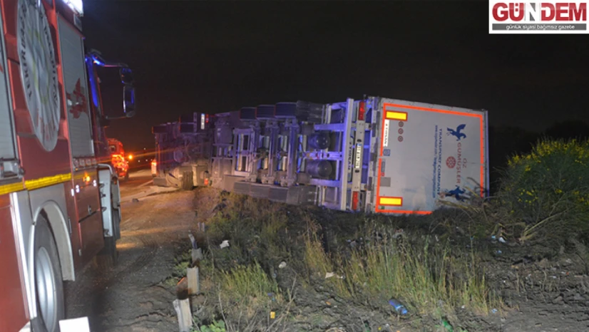 Tekirdağ'da tır devrildi