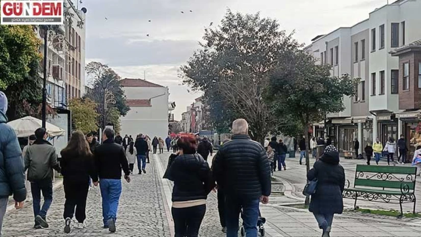 Yarıyıl tatiliyle birlikte aileler çarşı ve merkezlere yöneldi