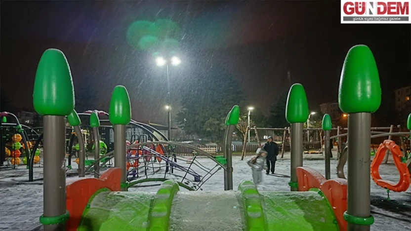 Balkanlardan gelen kar Edirne'de çocukları mutlu etti