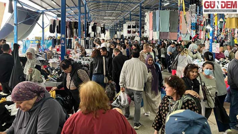 Cuma pazarında yoğunluk