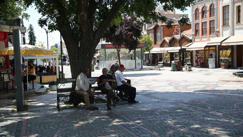Edirne'de hava mevsim normallerine döndü