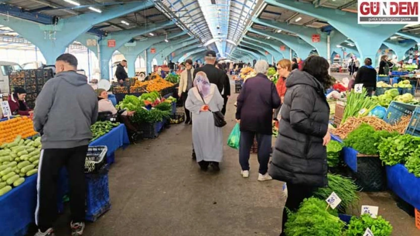 Edirneliler kışlık alışveriş için pazara koştu