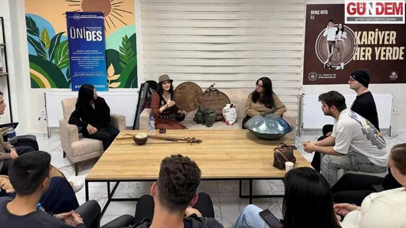 Gençlik Merkezi'nde Handpan ve Rainstick müzik aletlerinin tanıtımı gerçekleştirildi