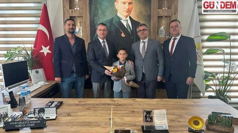 Havsa'da çocuklar temsili olarak görev başında