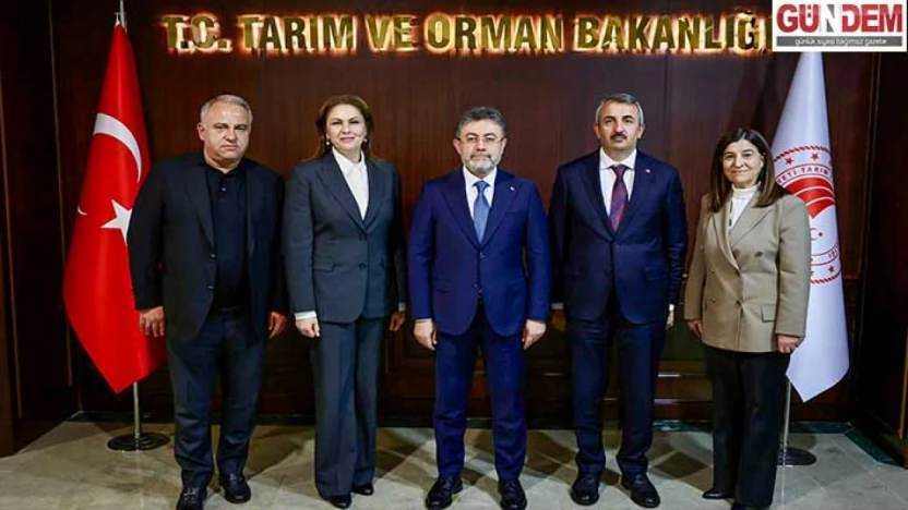 İba, 'Çiftçimizin taleplerini sürekli iletiyor, konuların yakından takipçisi oluyoruz'