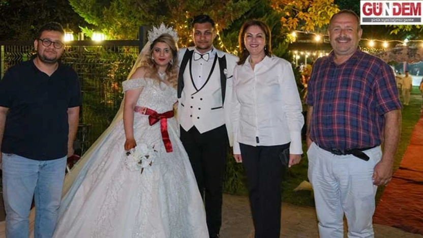 İba: 'Genç çiftimize ömür boyu mutluluklar diliyoruz'