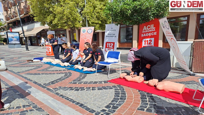 İlk yardım farkındalığı için cadde etkinliği