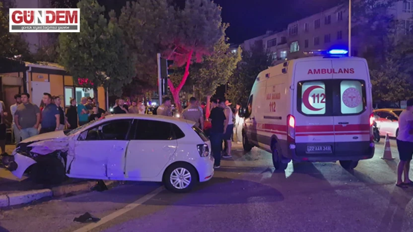 Kamyonet ile otomobil çarpıştı, 3 kişi yaralandı